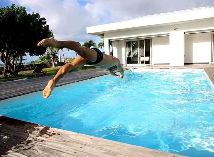 swimming_water_world
